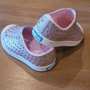 Native NWOT toddler pink glitter shoes